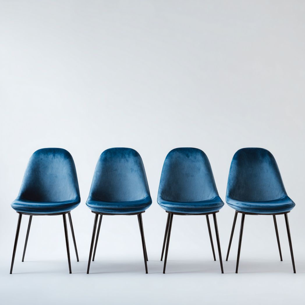 Lot de 4 chaises en velours bleu avec pieds en métal noir