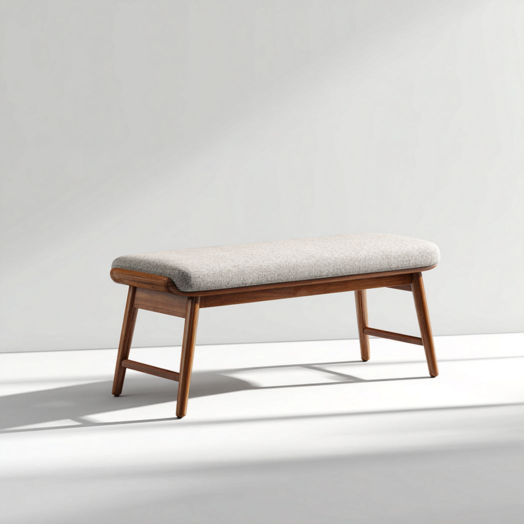 Banc rectangulaire en tissu beige avec cadre en bois et barres transversales