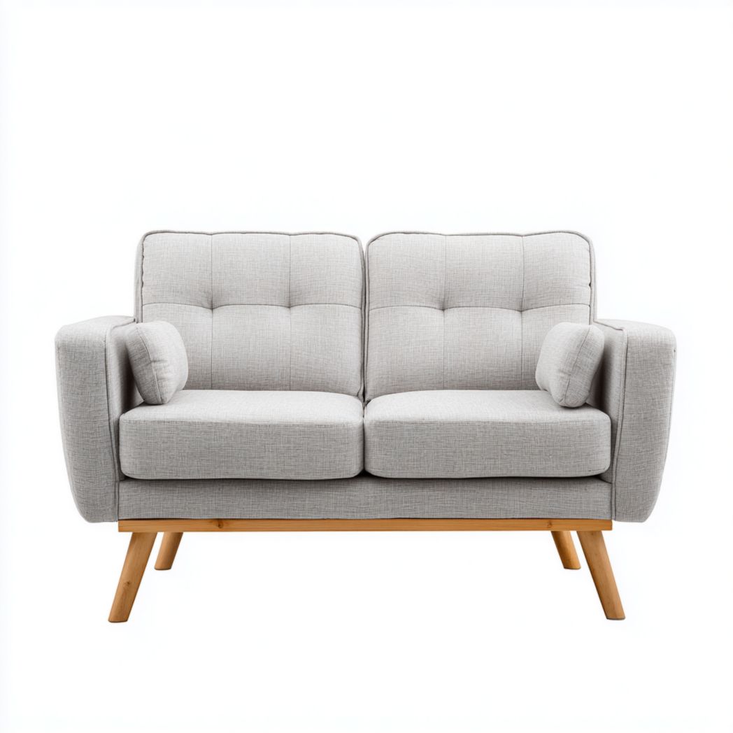 Canapé droit deux places en tissu gris clair avec pieds en bois et deux coussins