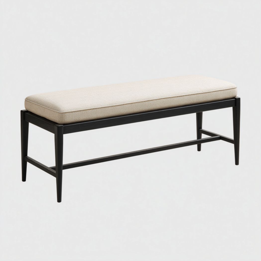 Banc rectangulaire en tissu beige avec cadre en bois noir et barres transversales