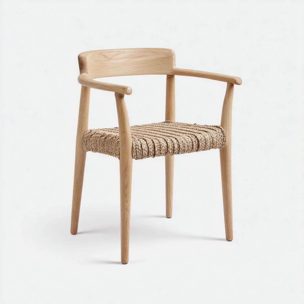 Chaise de jardin en bois naturel avec assise tressée et accoudoirs