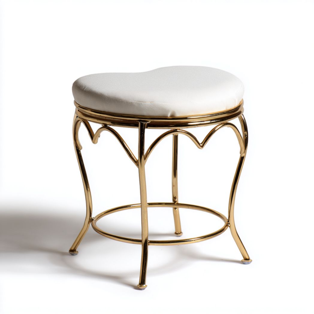 Tabouret individuel avec assise en forme de cœur blanche et structure métallique dorée