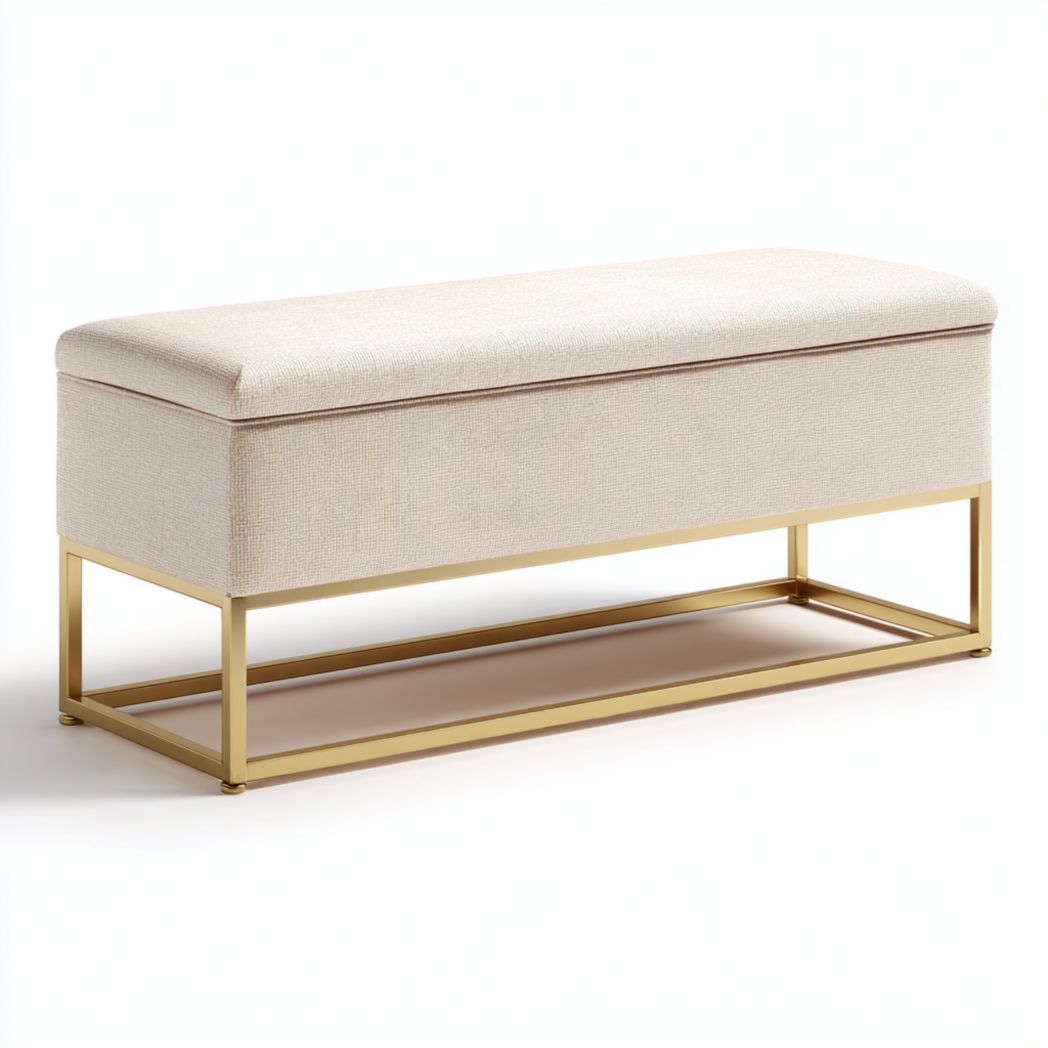 Banc rectangulaire en tissu beige avec base métallique dorée en cadre rectangulaire