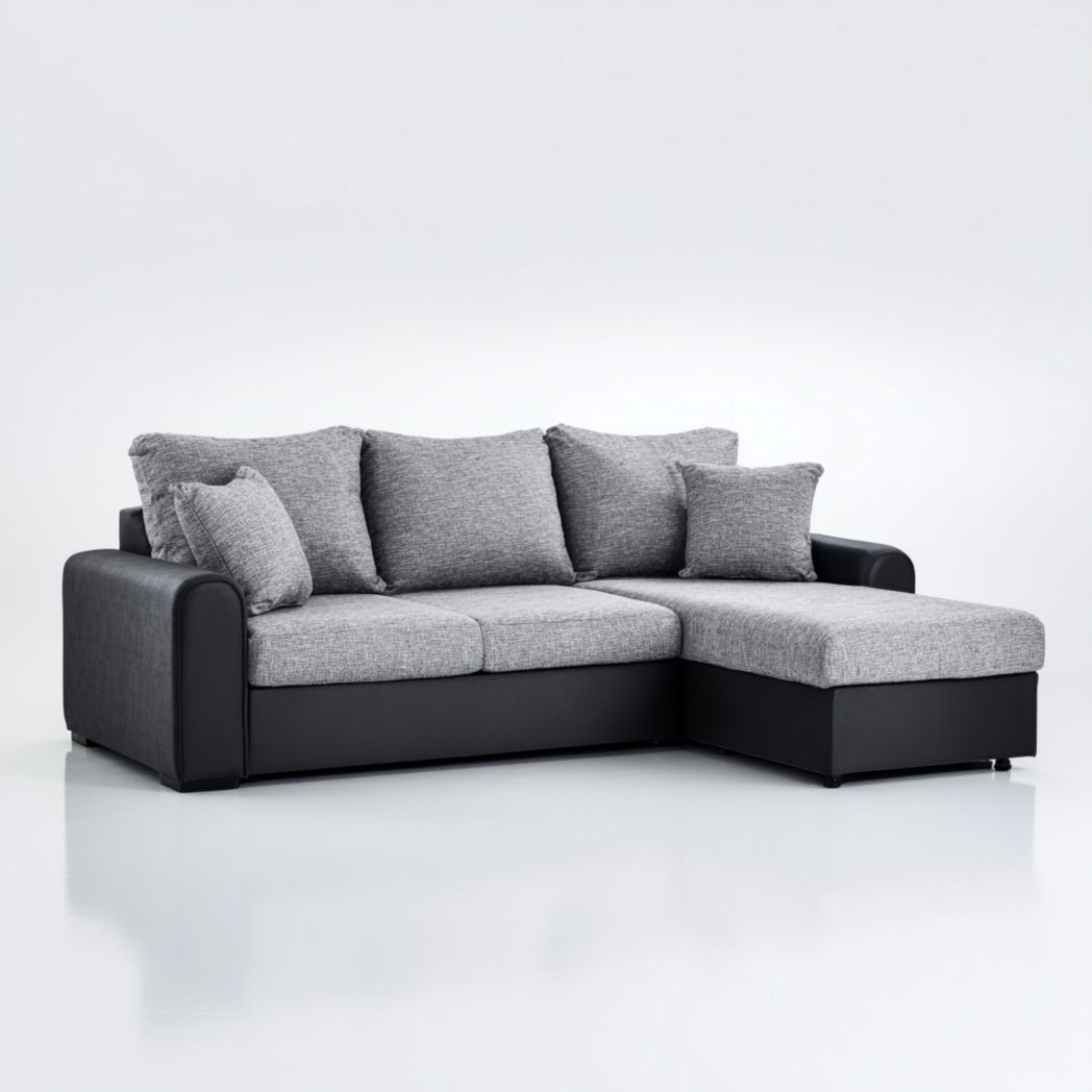 Canapé d’angle en tissu gris et similicuir noir avec coussins et pieds noirs