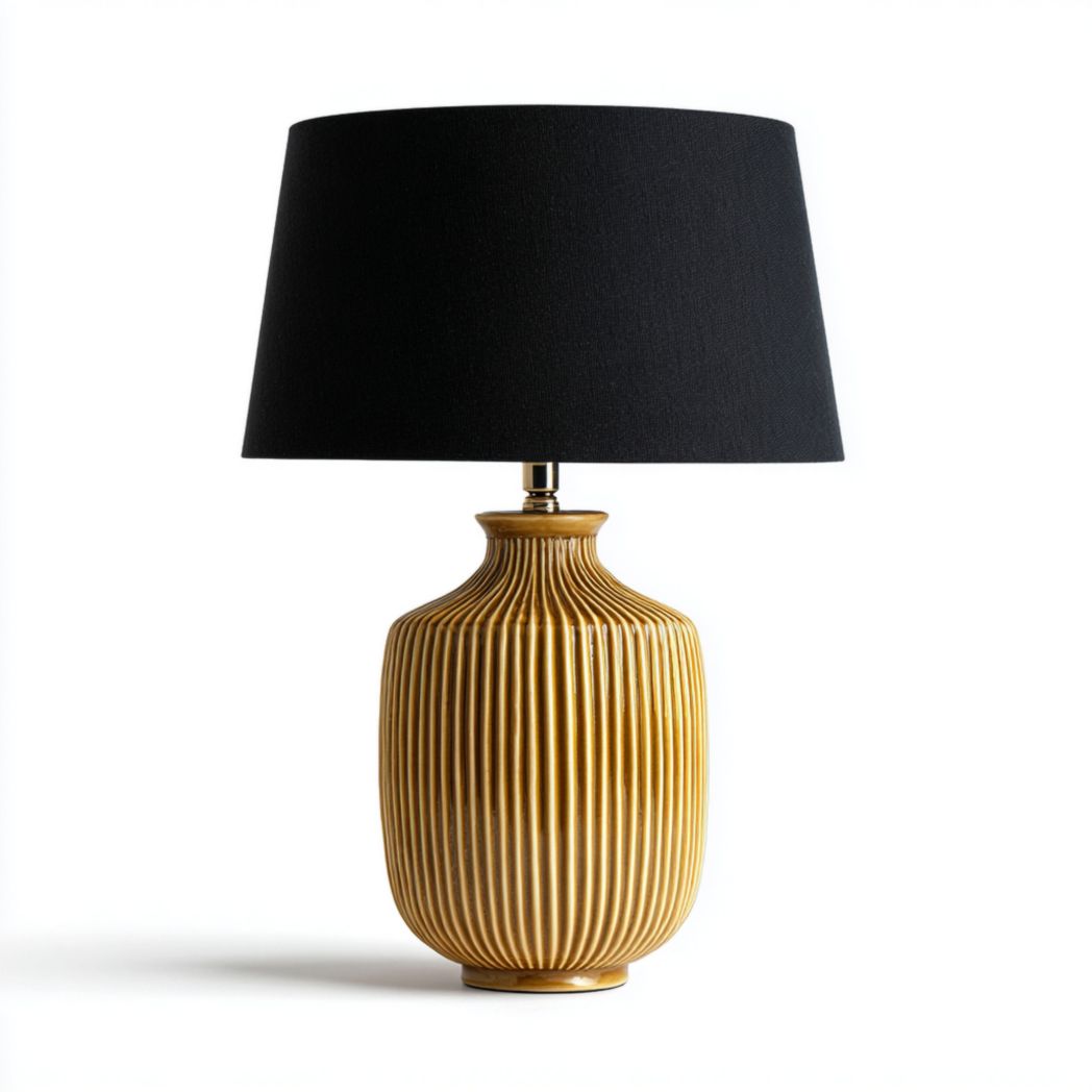 Lampe de table en céramique dorée avec abat-jour en tissu noir