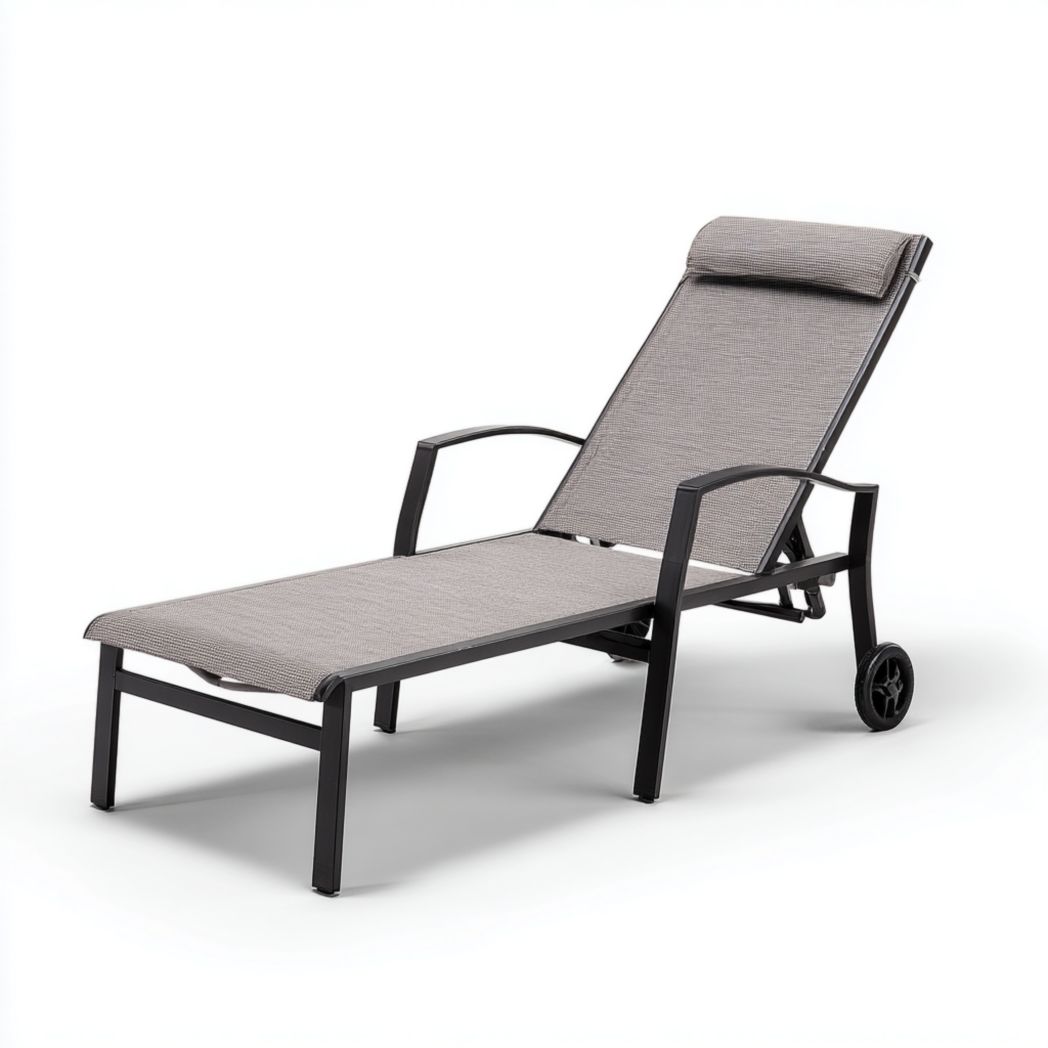 Chaise longue en métal noir avec toile grise et roulettes