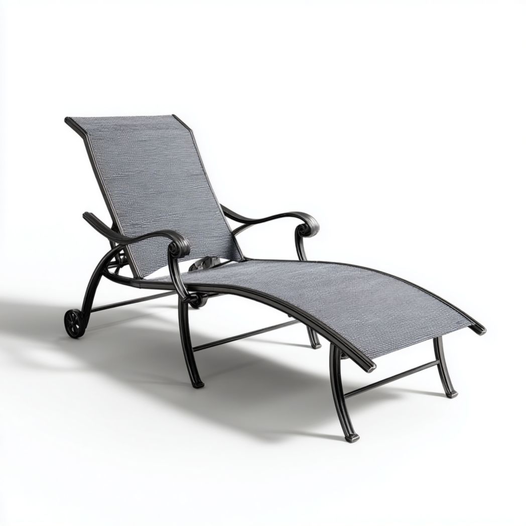 Chaise longue réglable avec cadre en métal gris en maille et design incurvé, accoudoirs et roulettes