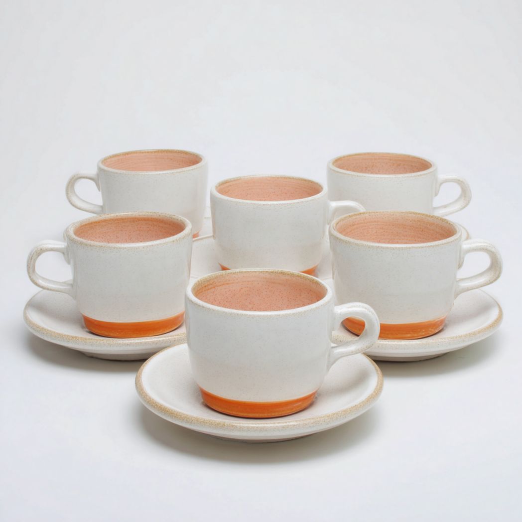 Service de tasses et soucoupes en céramique émail blanc et base orange, forme ronde avec anse, lot de 6