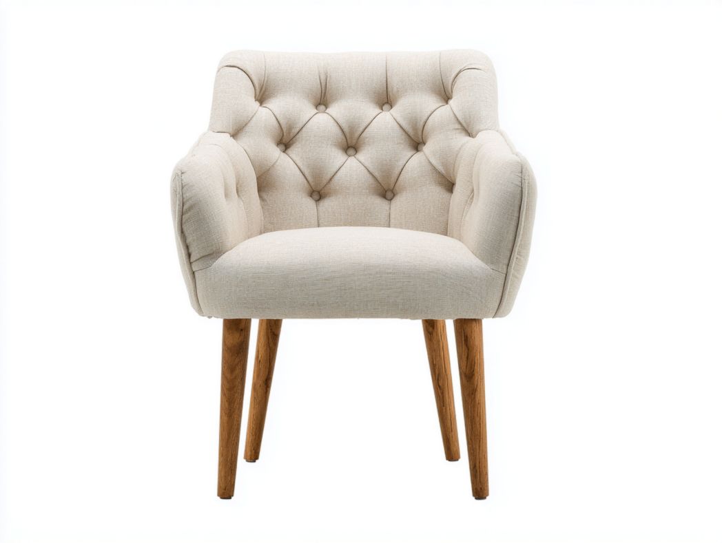 Fauteuil en tissu beige avec dossier capitonné et pieds en bois