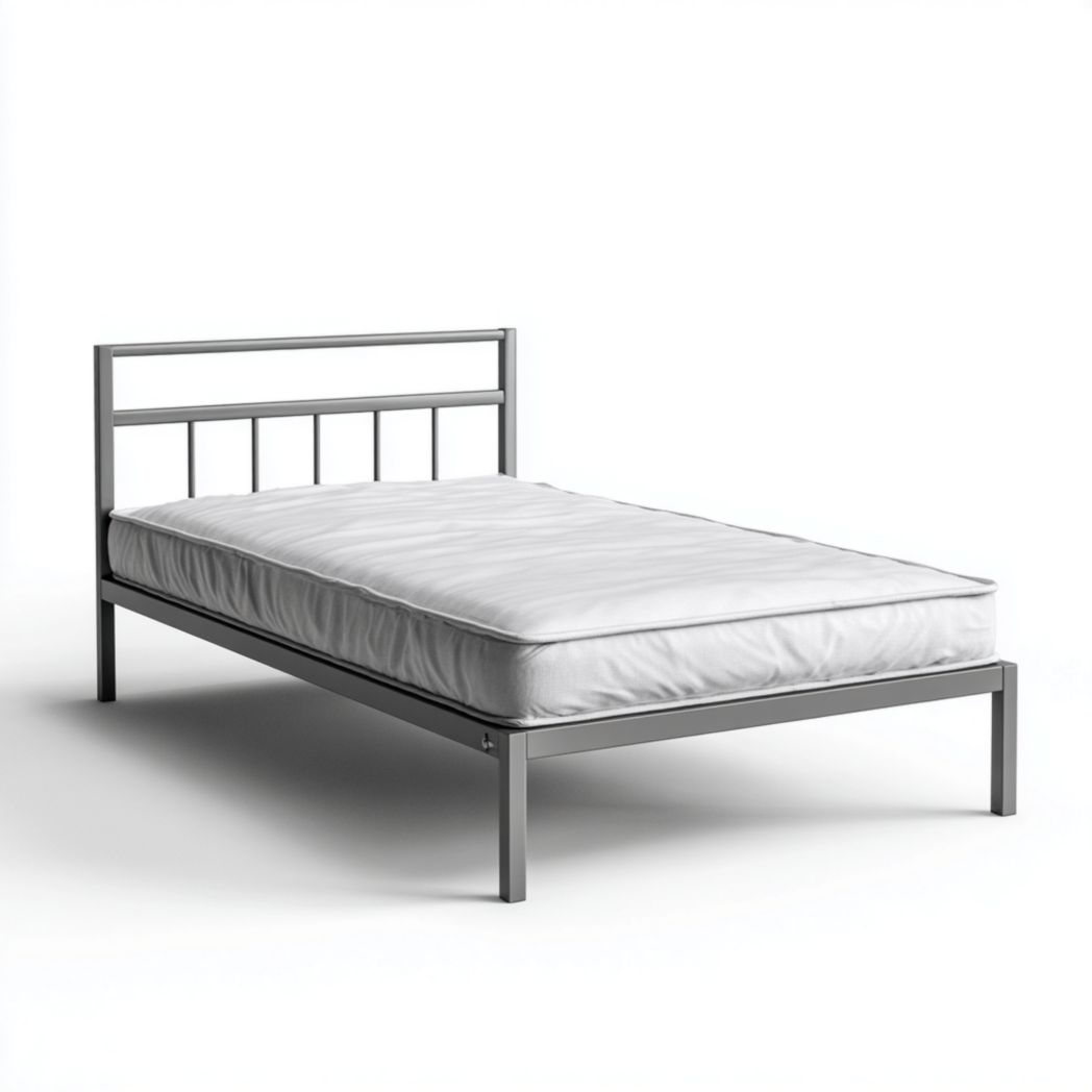 Lit simple en métal gris avec cadre en acier et matelas blanc