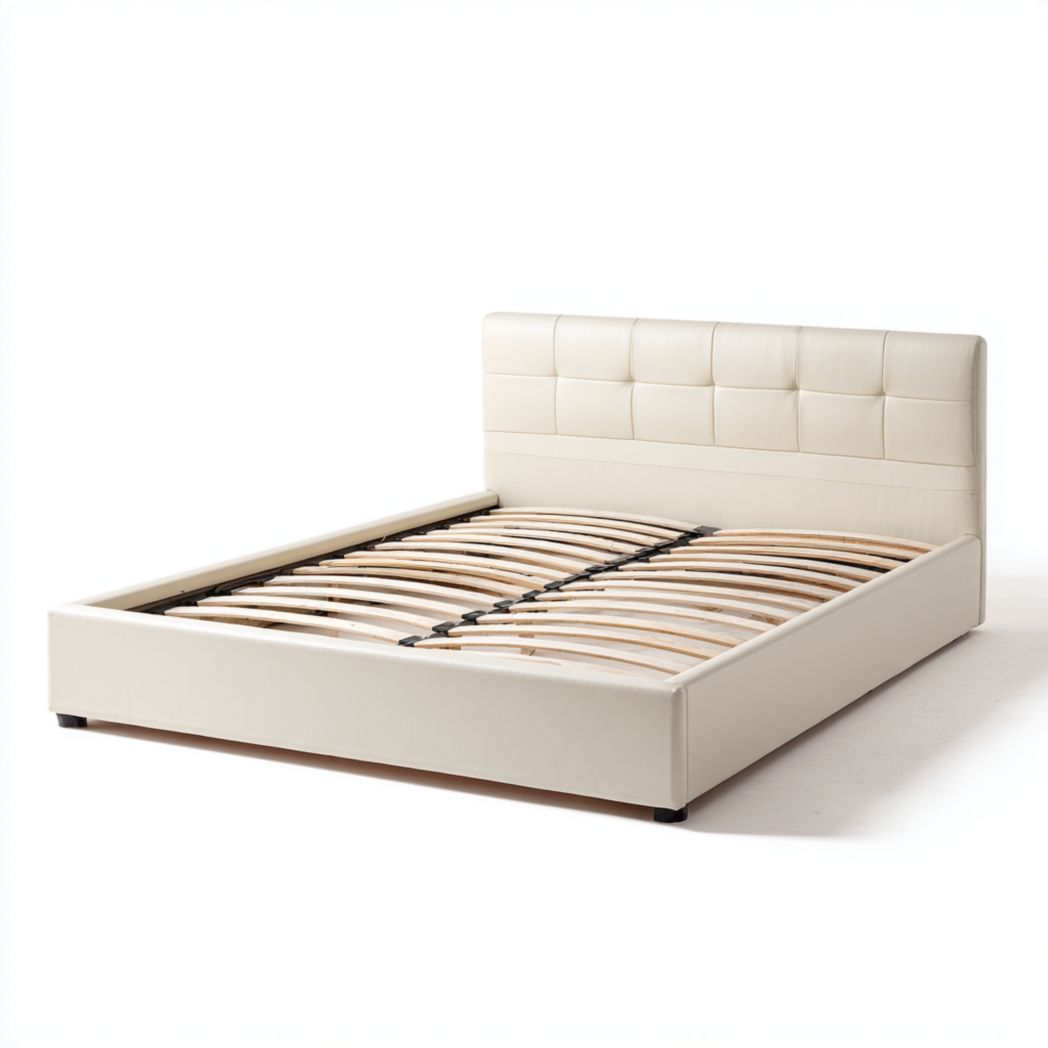 Cadre de lit en similicuir blanc cassé avec tête de lit carrée rembourrée et lattes en bois marron clair