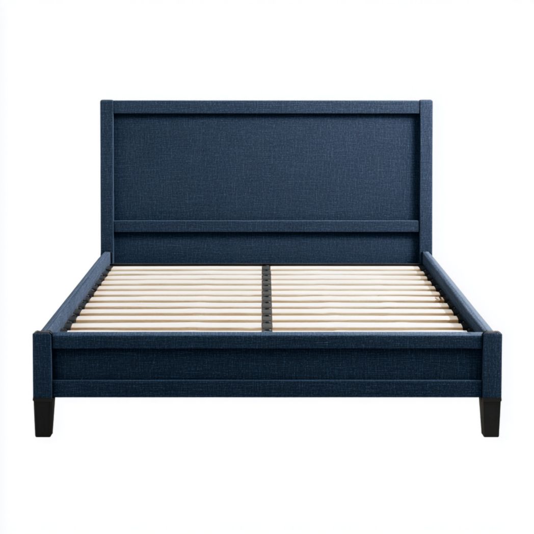 Cadre de lit en tissu bleu marine avec lattes marron clair et pieds noirs