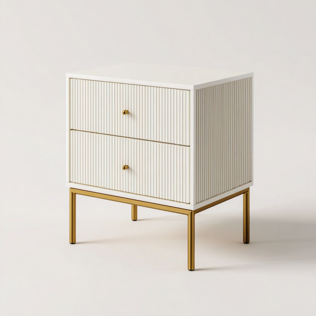 Table de chevet blanche à deux tiroirs avec base en métal doré et poignées rondes