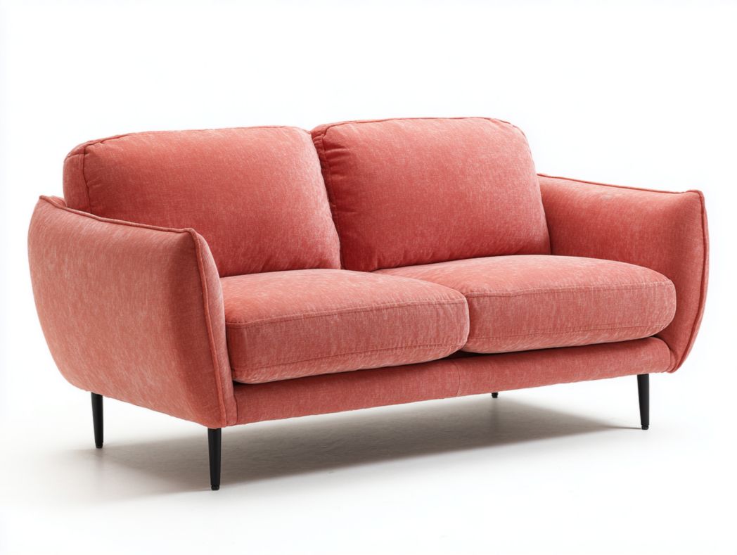 Canapé 2 places en tissu corail, pieds coniques en métal noir et accoudoirs courbes