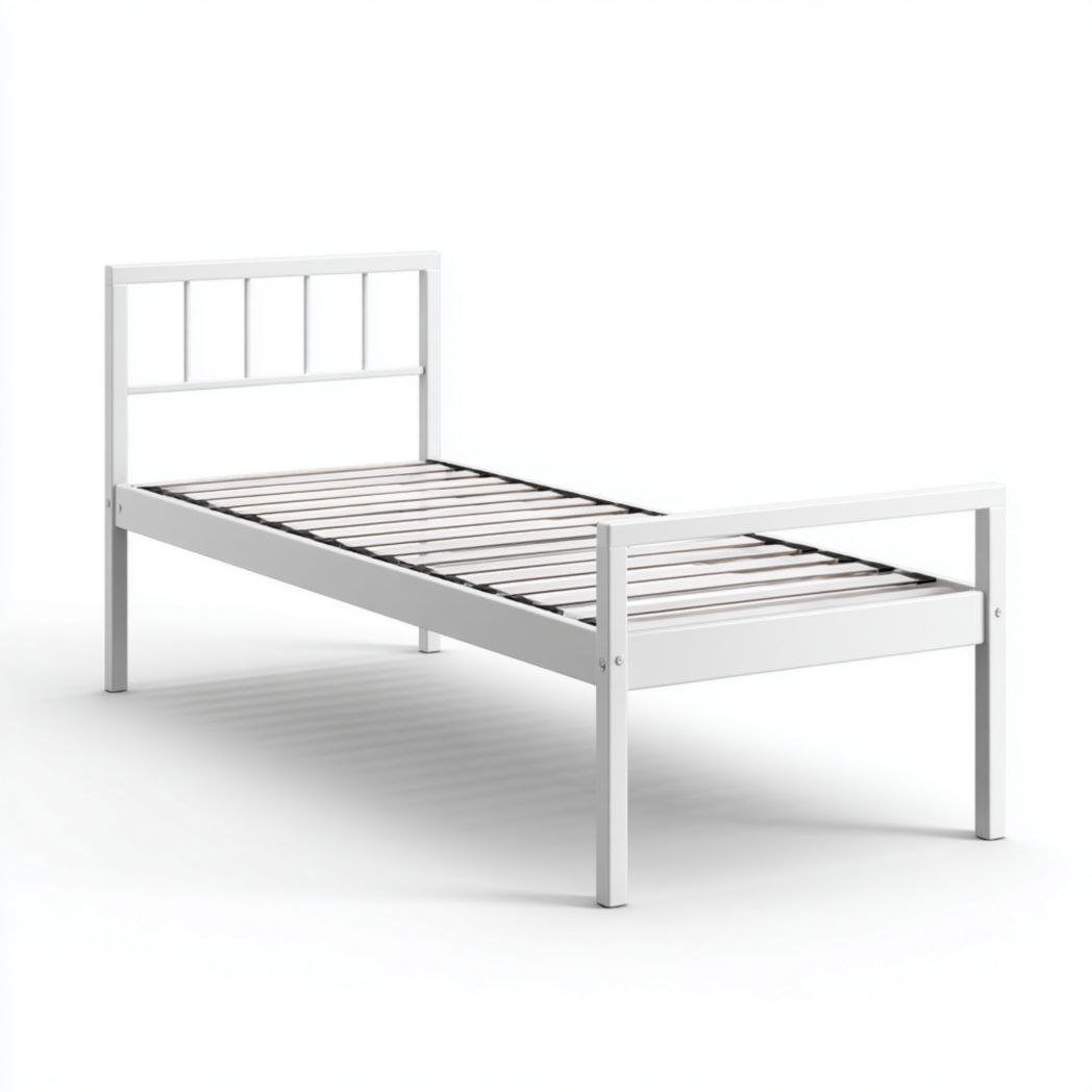 Lit simple avec tête et pied de lit blancs et sommier gris clair, sans matelas