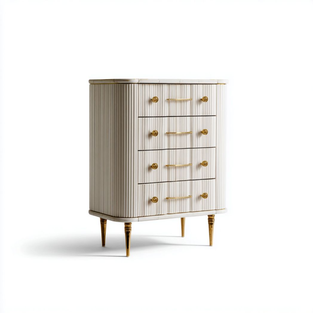 Commode à quatre tiroirs, structure blanche à relief vertical et finition en métal doré