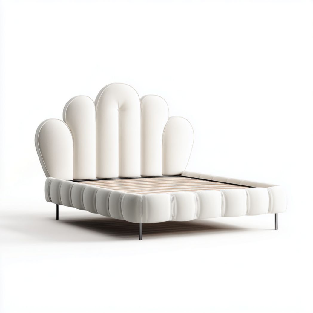 Cadre de lit en similicuir blanc avec tête de lit rembourrée incurvée et bords arrondis, associé à des lattes en bois marron clair.