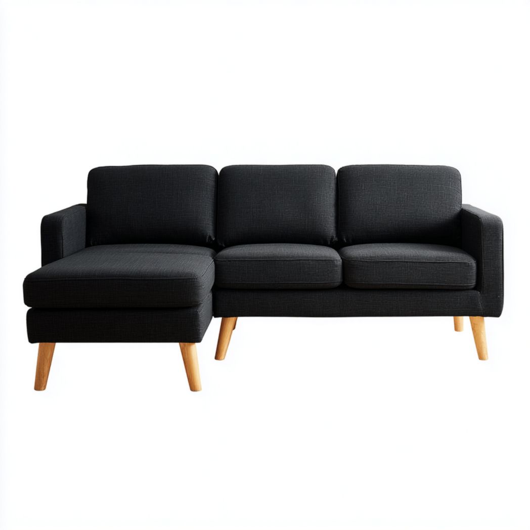 Canapé d'angle en tissu noir, méridienne à gauche, pieds en chêne clair