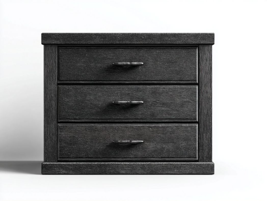 Commode en bois noir clair avec trois tiroirs et poignées en métal noir