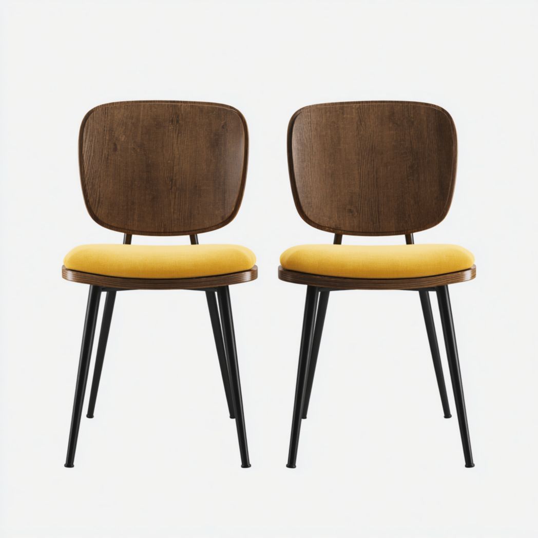 Deux chaises de salle à manger en tissu jaune avec dossier en bois marron foncé et pieds en métal noir