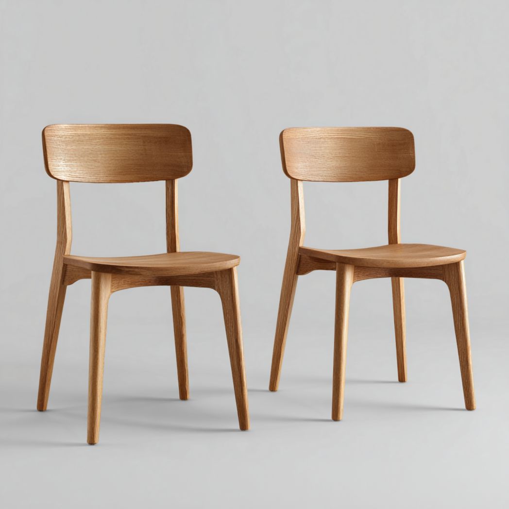 Chaises de salle à manger en bois massif marron clair (deux)