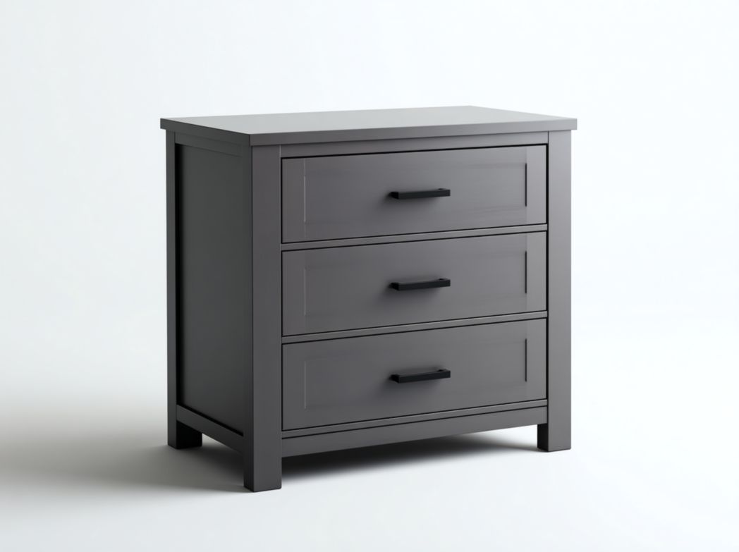 Commode en bois gris foncé avec trois tiroirs et poignées en métal noir