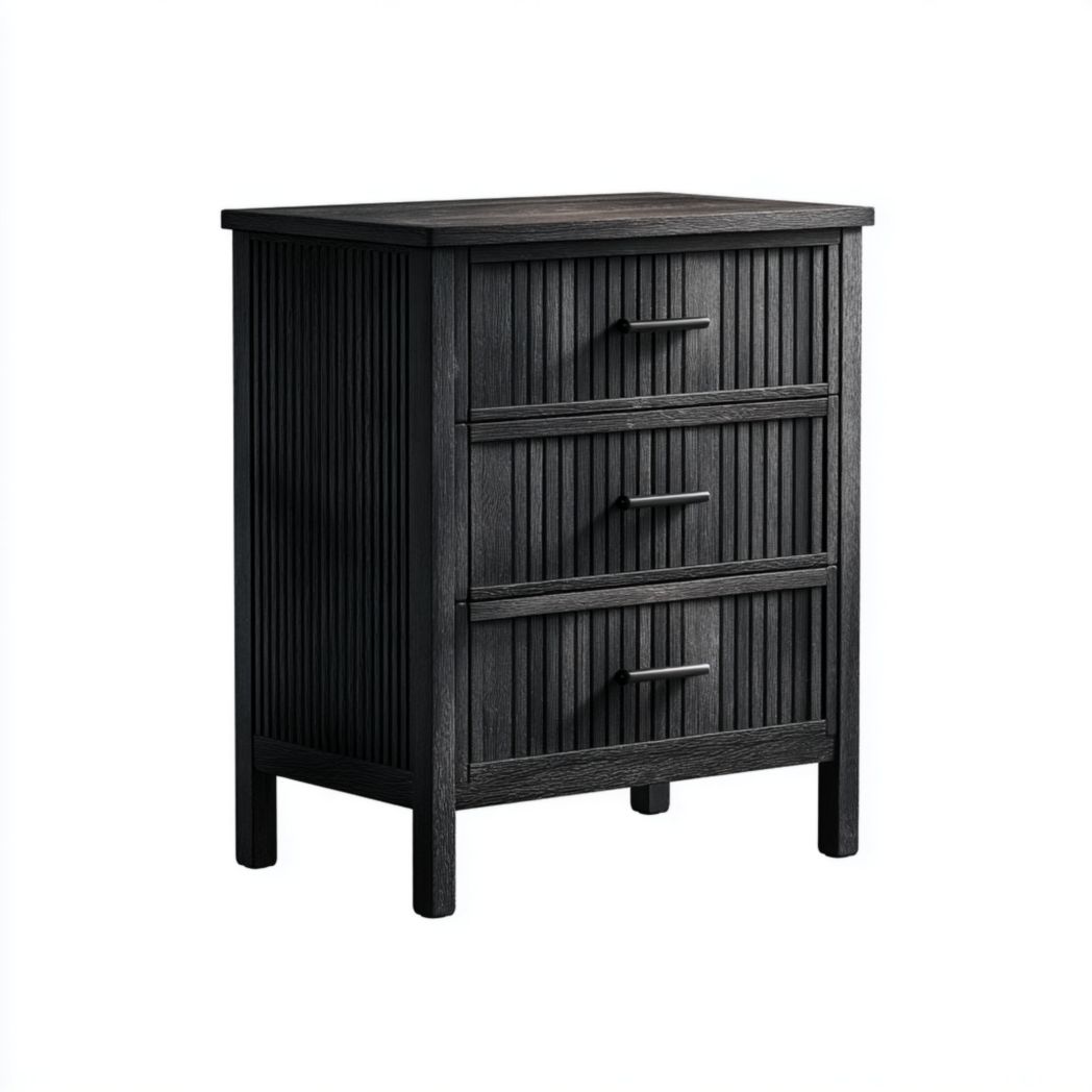 Commode en bois noir avec trois tiroirs et rainures verticales sur le devant