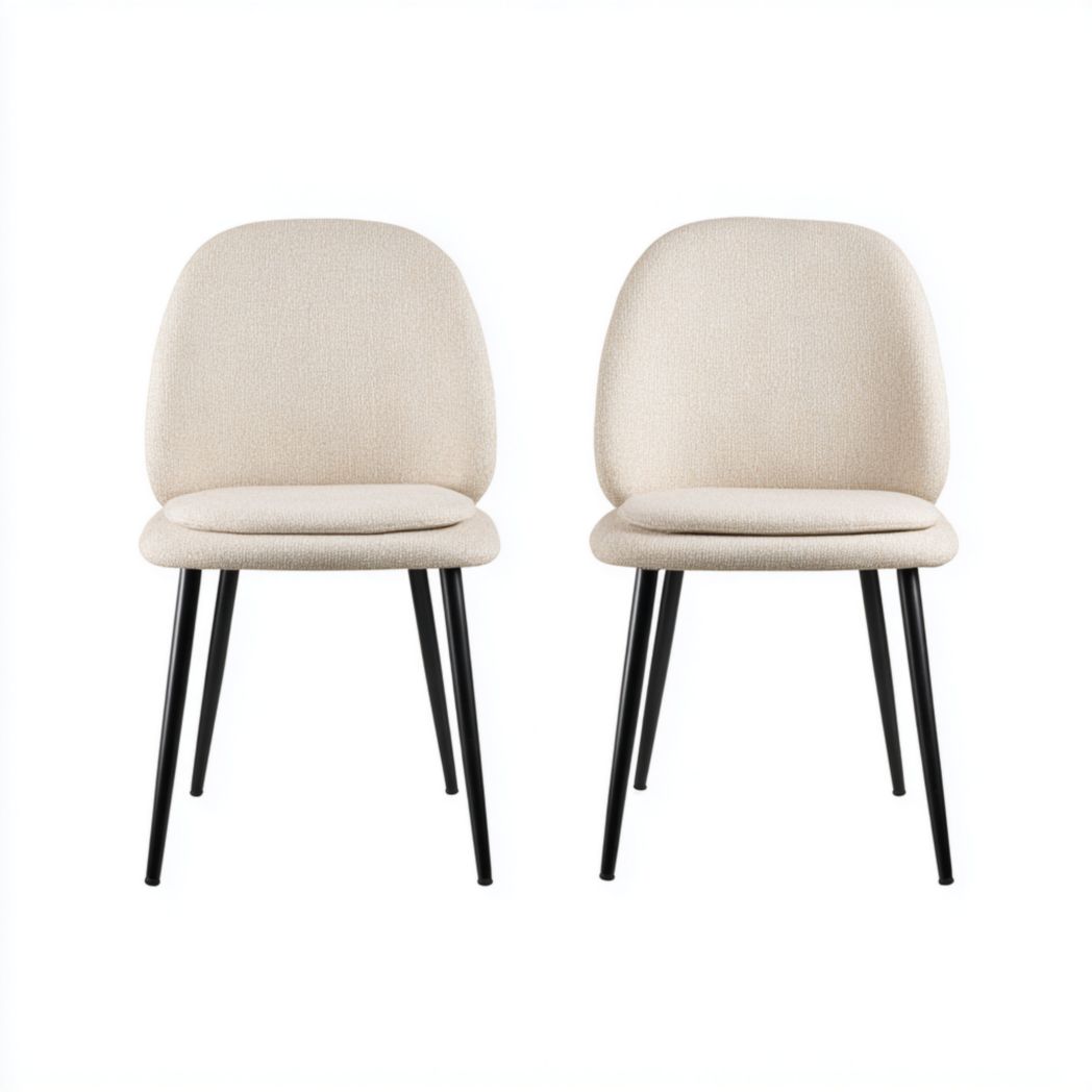 Deux chaises de salle à manger en tissu beige clair avec pieds en métal noir