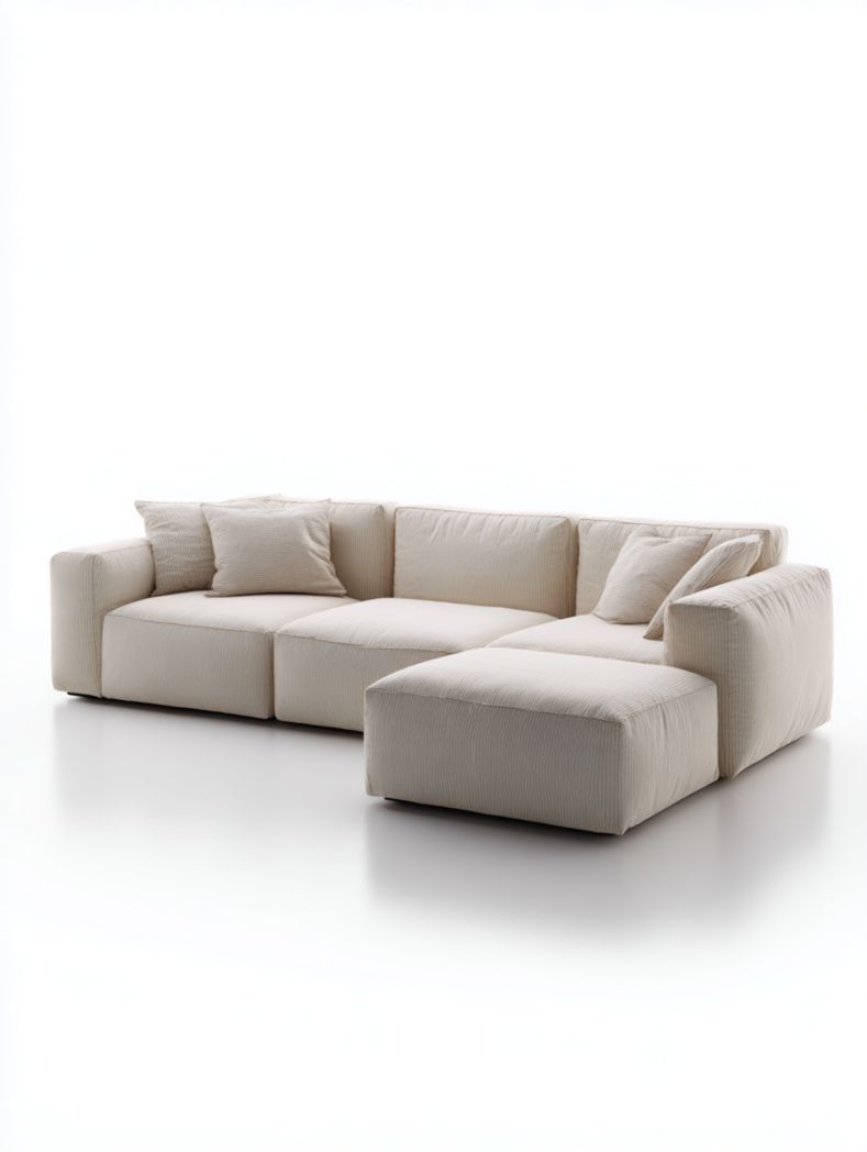 Canapé d'angle en tissu blanc cassé avec quatre coussins et rembourrage en mousse haute densité