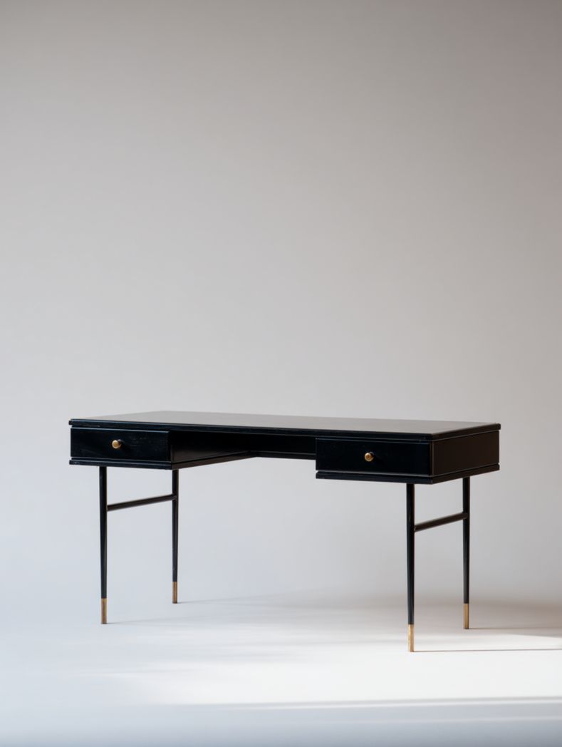 Bureau à deux tiroirs en bois massif noir avec pieds et poignées dorés