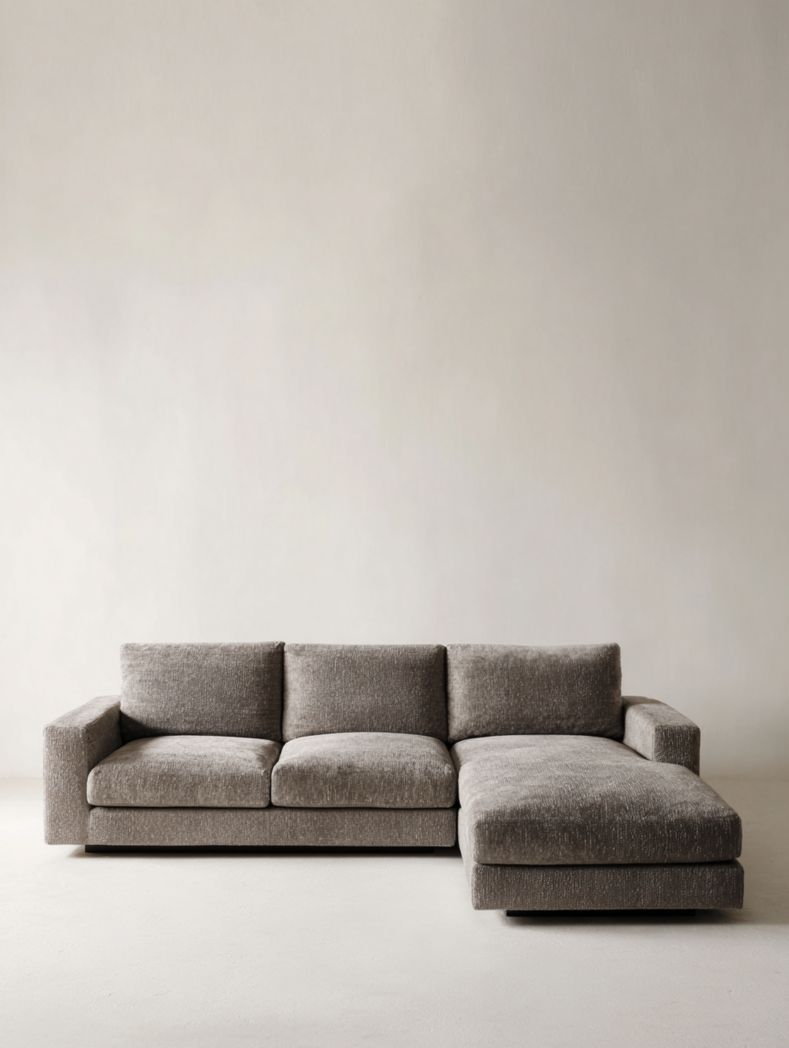 Canapé d'angle en tissu gris foncé avec coussins en mousse haute densité