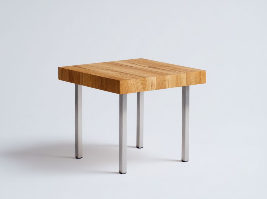 Table d'appoint carrée en bois brun clair