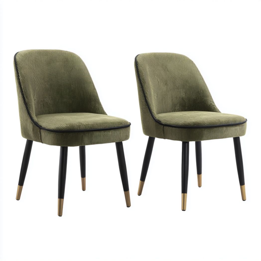 Lot de 2 chaises en velours vert avec pieds noirs et embouts dorés