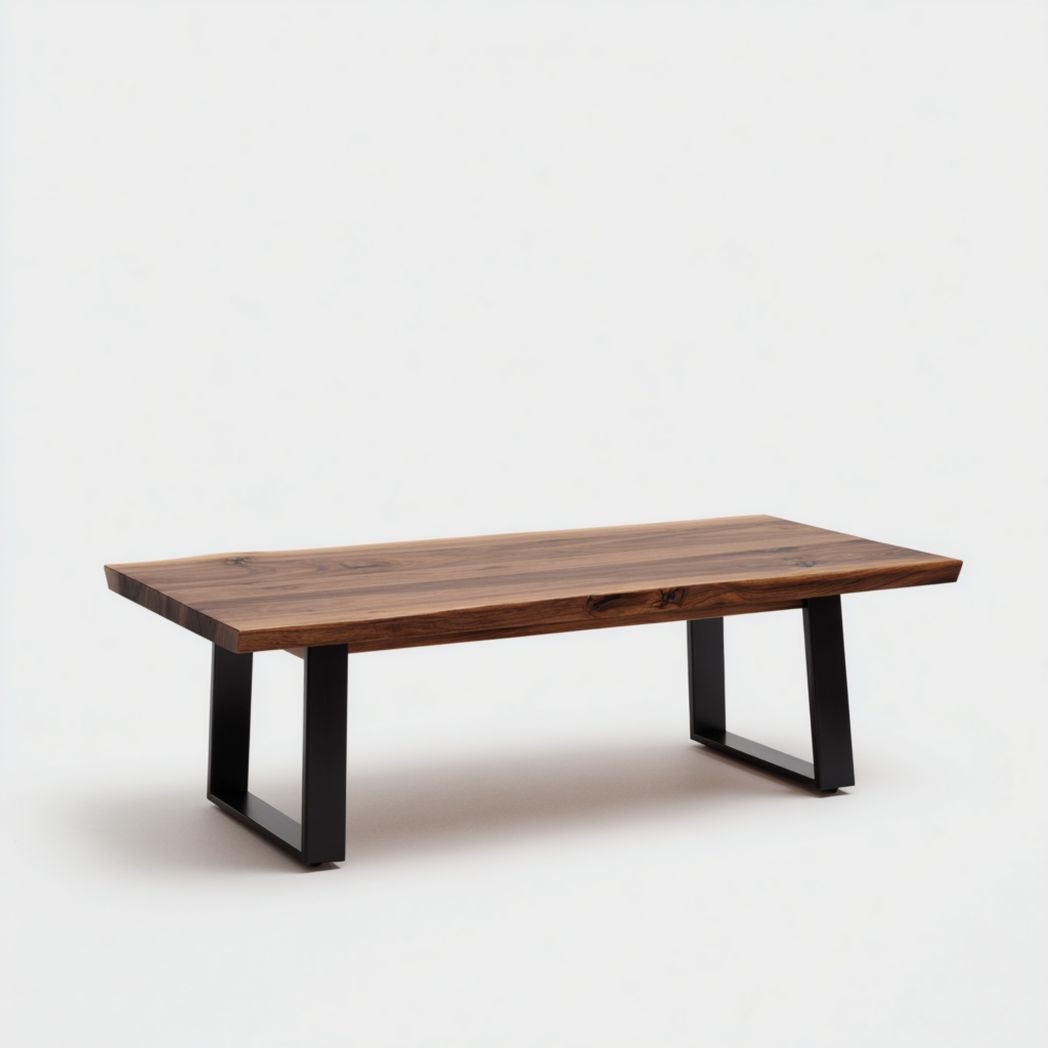 Table basse rectangulaire en bois avec structure métallique noire