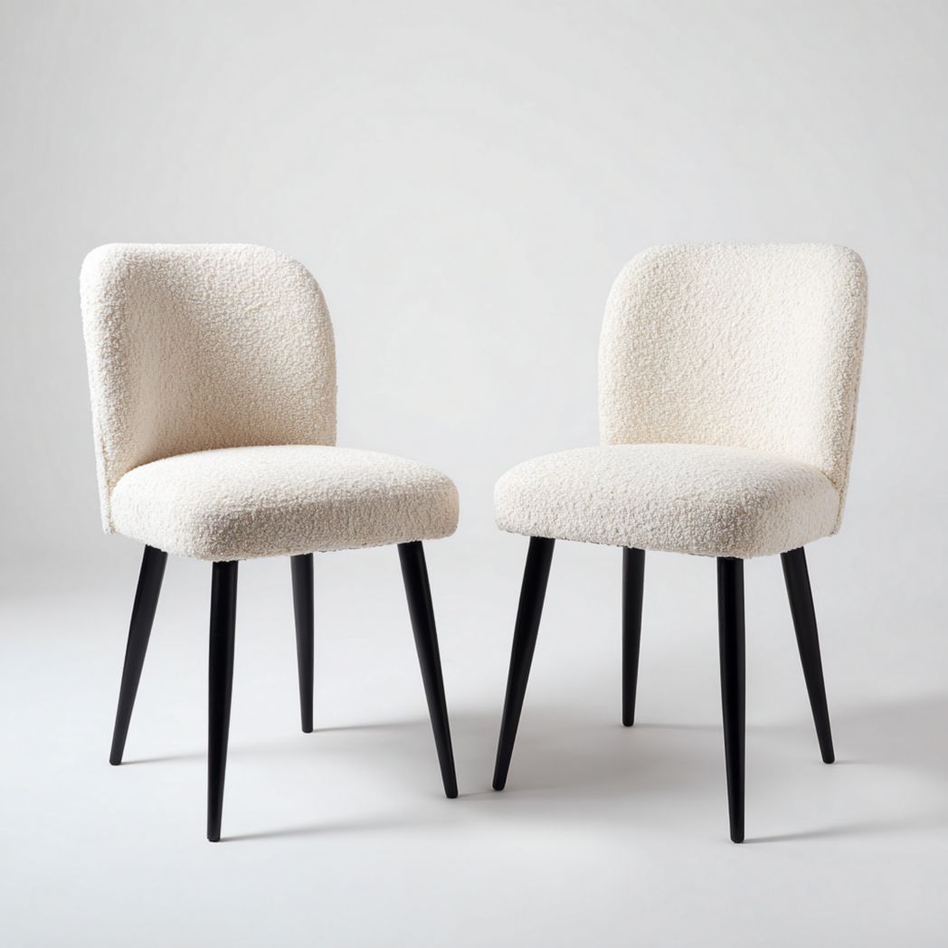 Lot de 2 chaises en tissu bouclette beige avec pieds noirs