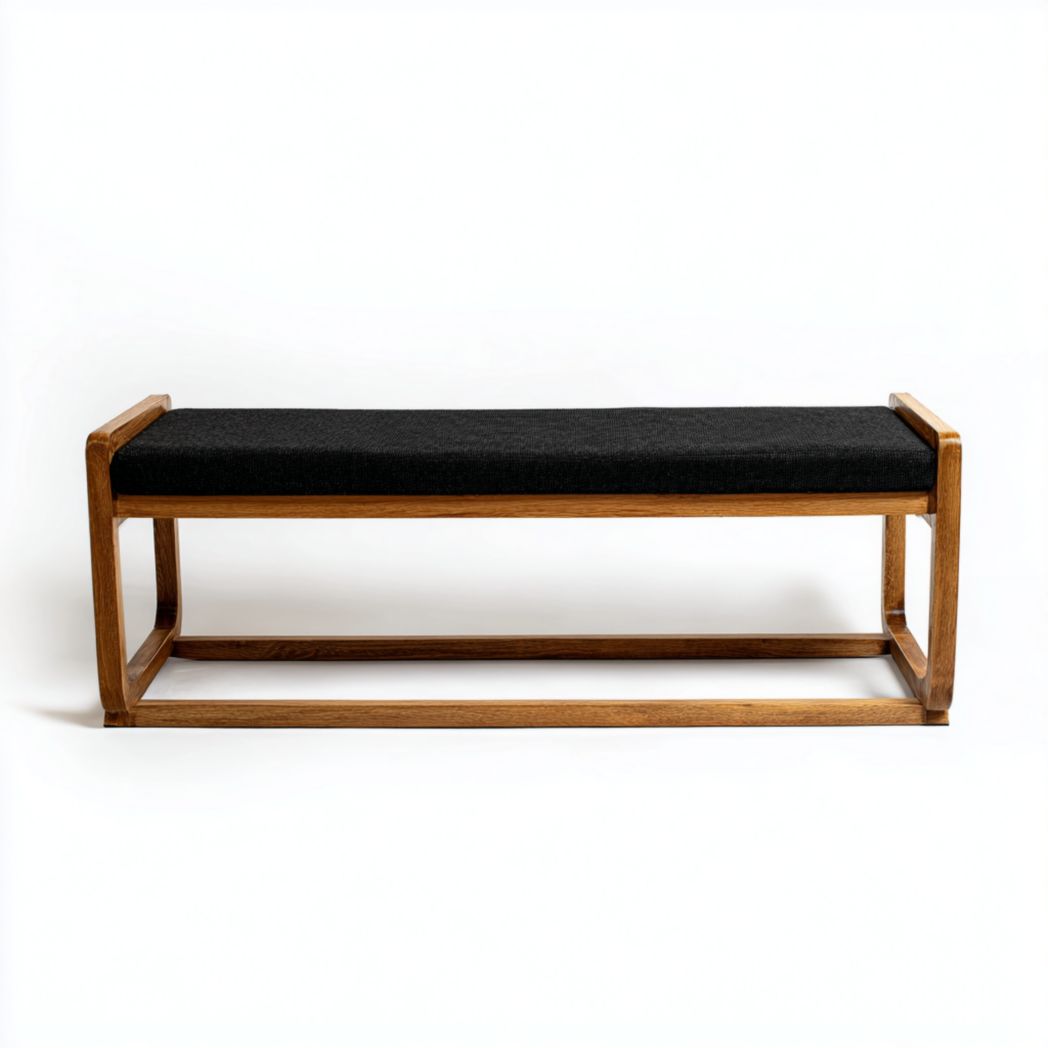 Banc avec assise noire et cadre brun clair