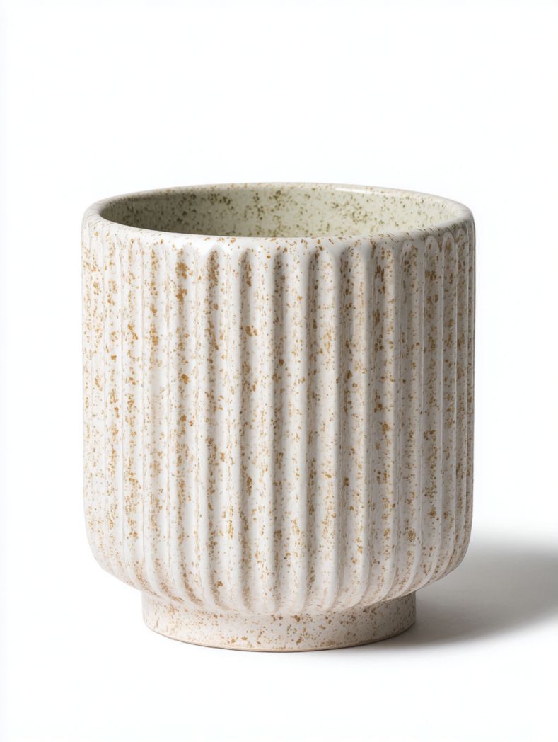 Cache-pot en céramique à rainures verticales blanc cassé avec éclats beige