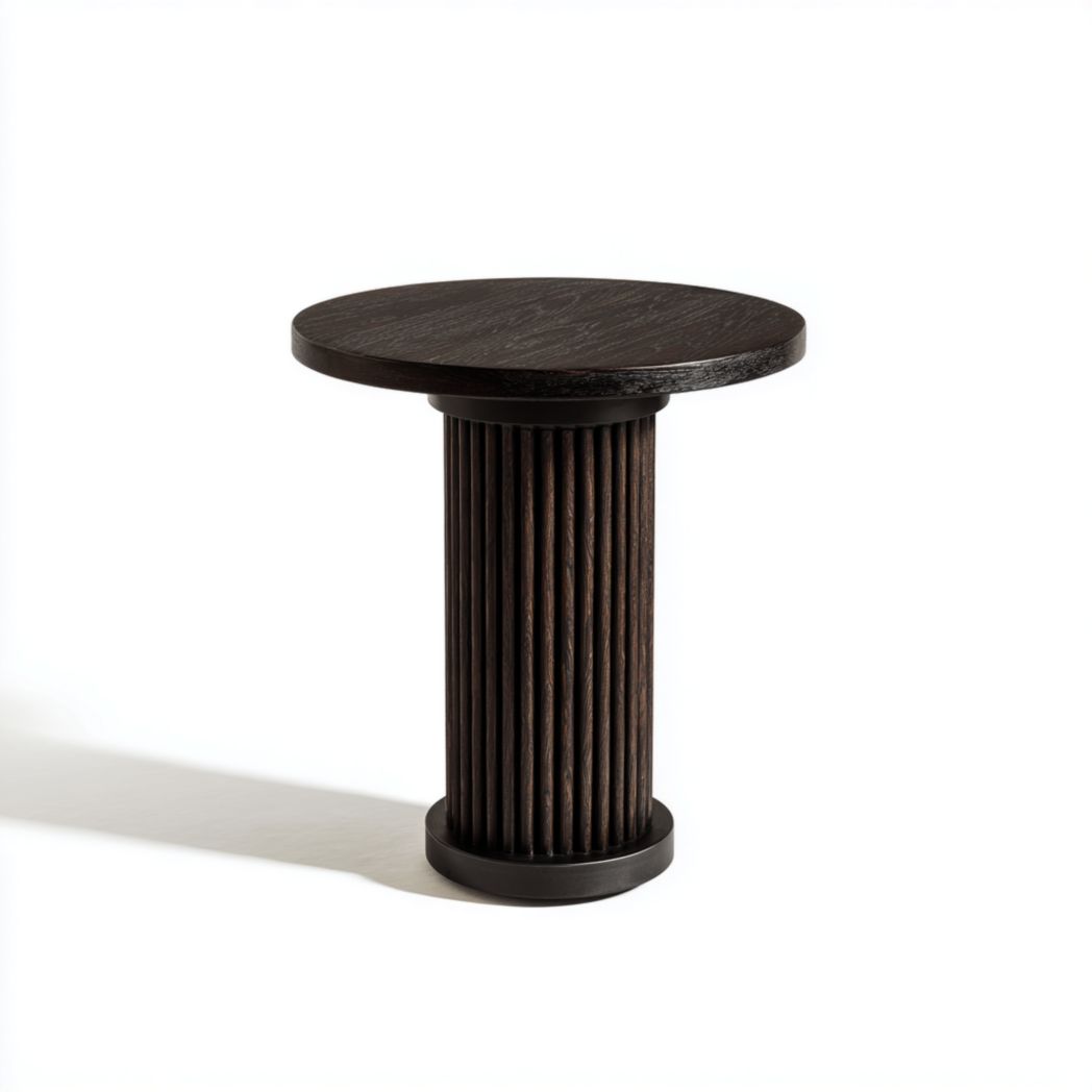 Table d’appoint ronde avec base cannelée en bois brun foncé