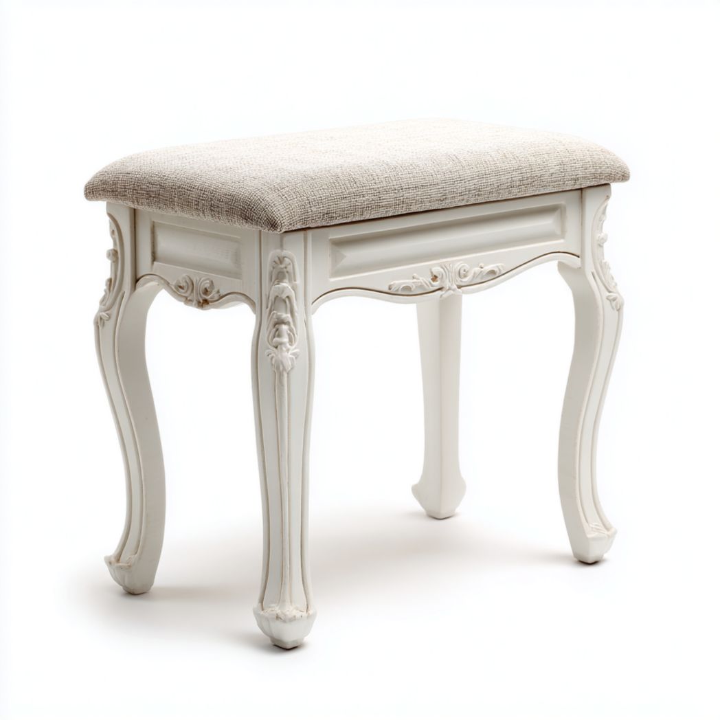 Tabouret ivoire à motifs sculptés