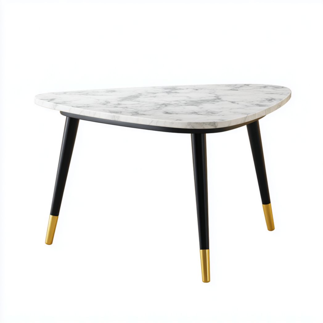 Table basse triangulaire effet marbre blanc avec pieds métal doré
