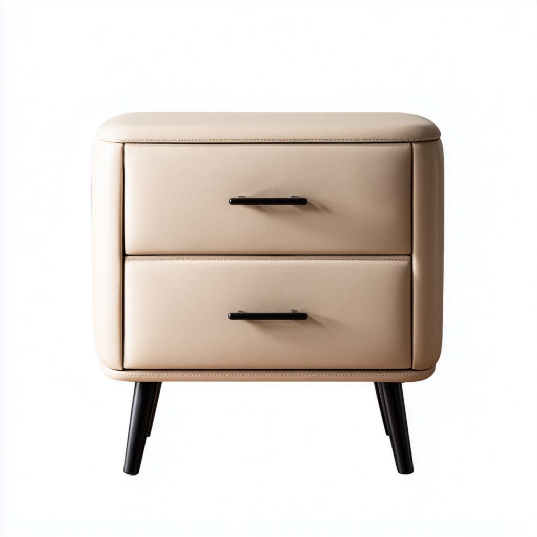 Table de chevet beige en cuir synthétique à deux tiroirs avec pieds et poignées en métal noir