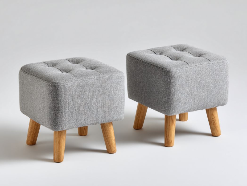 Lot de 2 tabourets carrés tissu gris avec pieds en bois brun clair