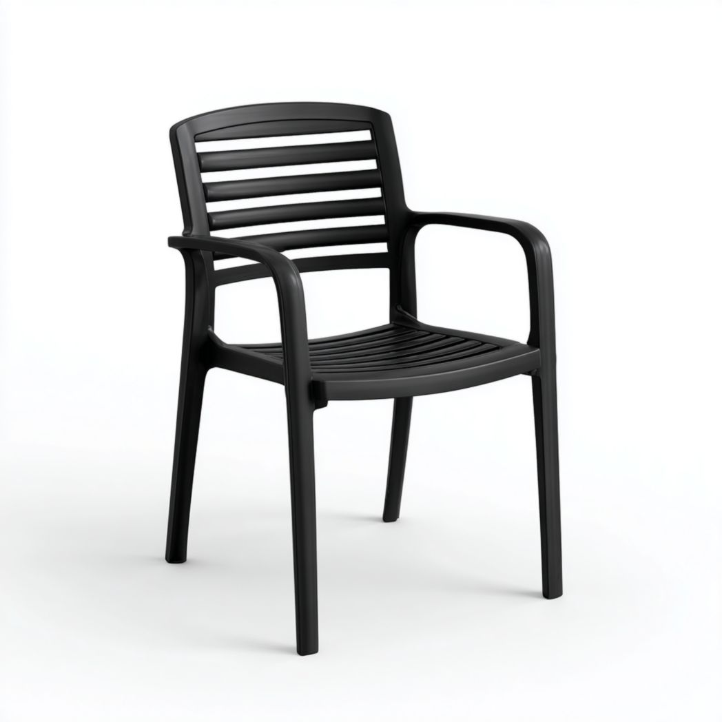 Chaise de jardin en plastique noire avec accoudoirs et dossier à lattes horizontales