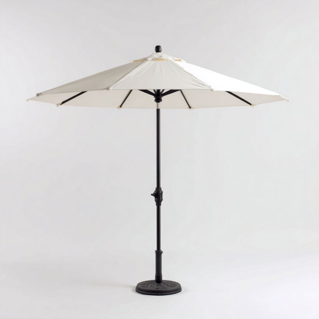 Parasol rond en polyester blanc cassé, mât et base métalliques noirs