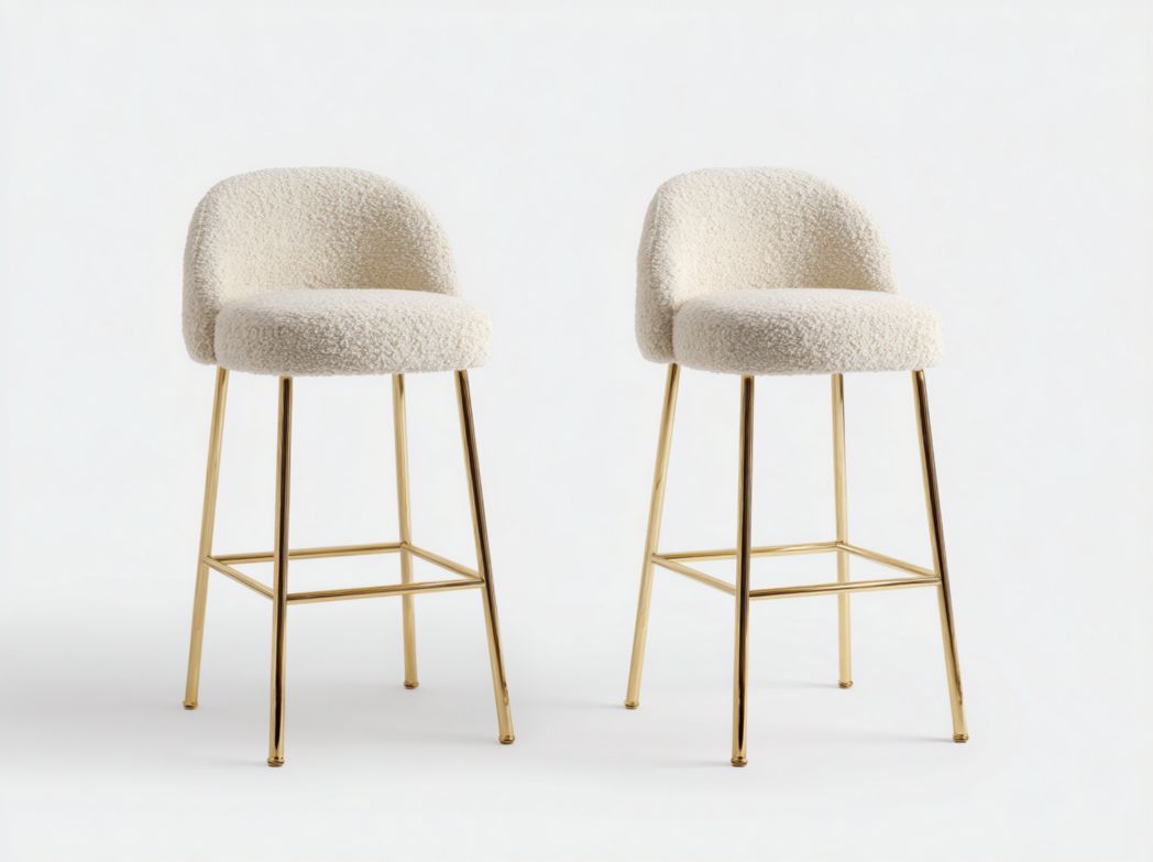 Lot de 2 tabourets de bar blanc cassé en tissu bouclette avec pieds en métal doré