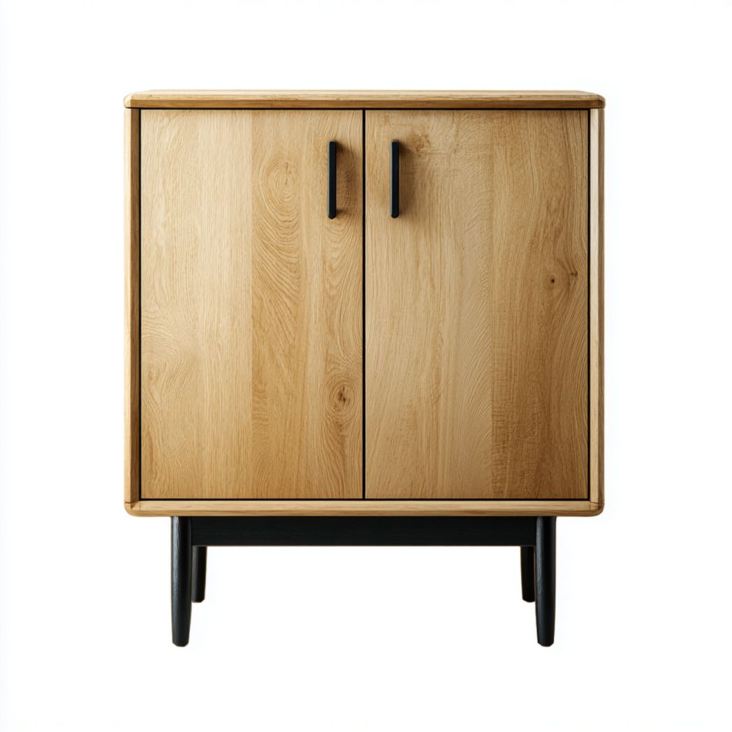 Buffet à deux portes en bois brun clair avec poignées et pieds noirs