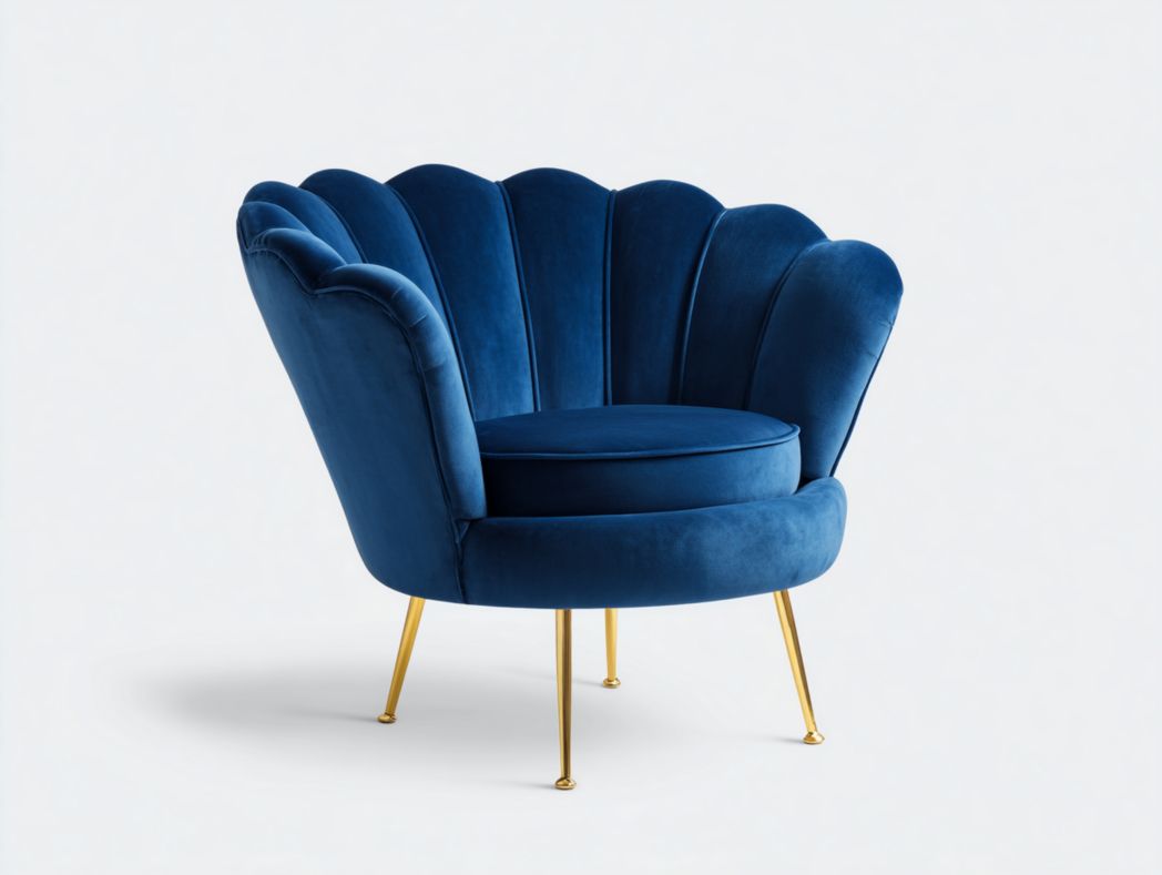 Fauteuil en velours bleu foncé en forme de coquille avec pieds en métal doré