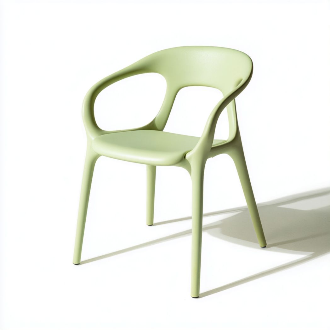 Chaise en plastique vert clair avec dossier et accoudoirs intégrés