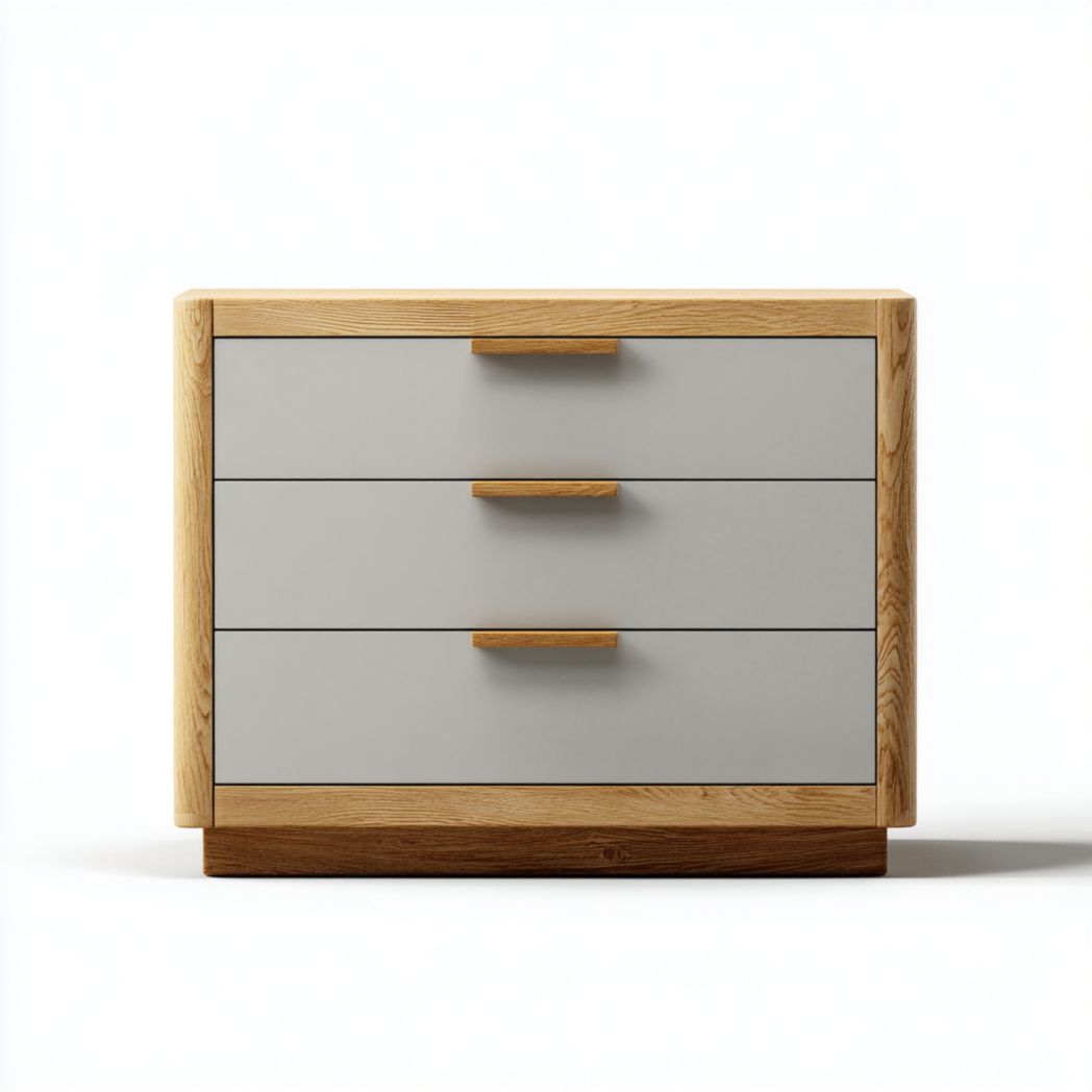 Commode gris clair à trois tiroirs avec cadre, base et poignées en bois brun clair