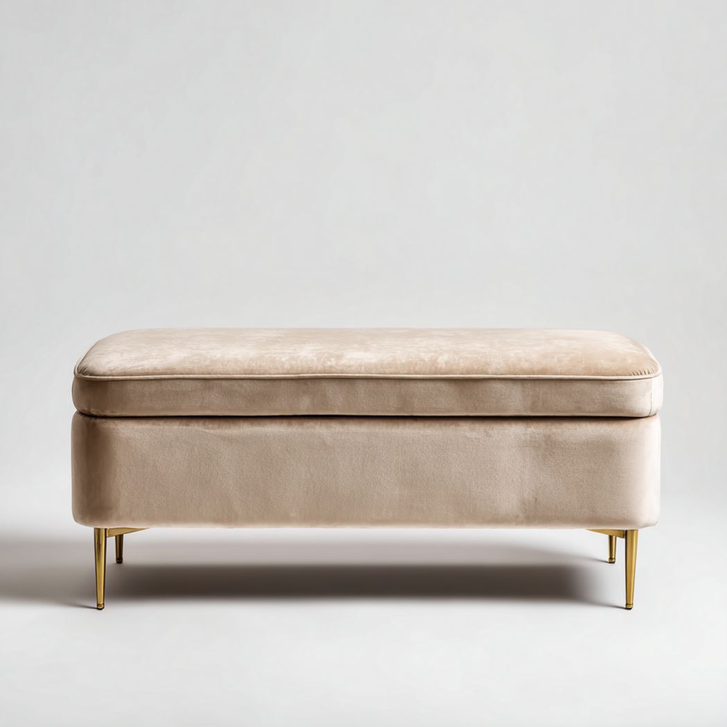 Banquette coffre en velours beige avec pieds en métal doré
